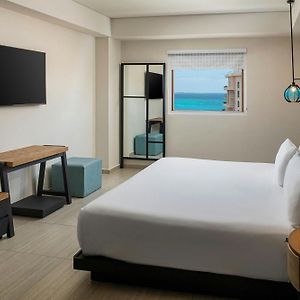 Jr suite Ocean View 1 King Complimentary open bar